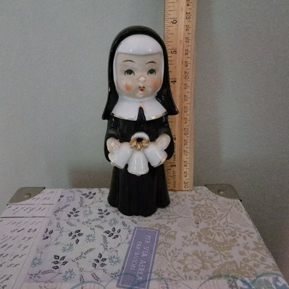 Vintage Nun with Handbells Figurine - Picture 10 of 10